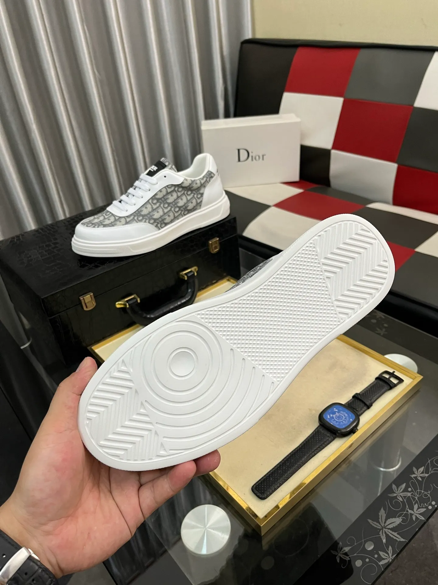 Men's shoes 💰400⌚️⌚️【Dior*DIAO】original quality.~ Unique modern style sneakers. 🏃A must-have casual shoe for trendy men😍😍 Original brand imported from Italy, imported original leather, sheep lining (refuses to discolor and grind feet) Sole: Original sole provided by the original factory, French lazy style design ⚠️Fit to the feet Original quality code number: 38-443️⃣Colors available